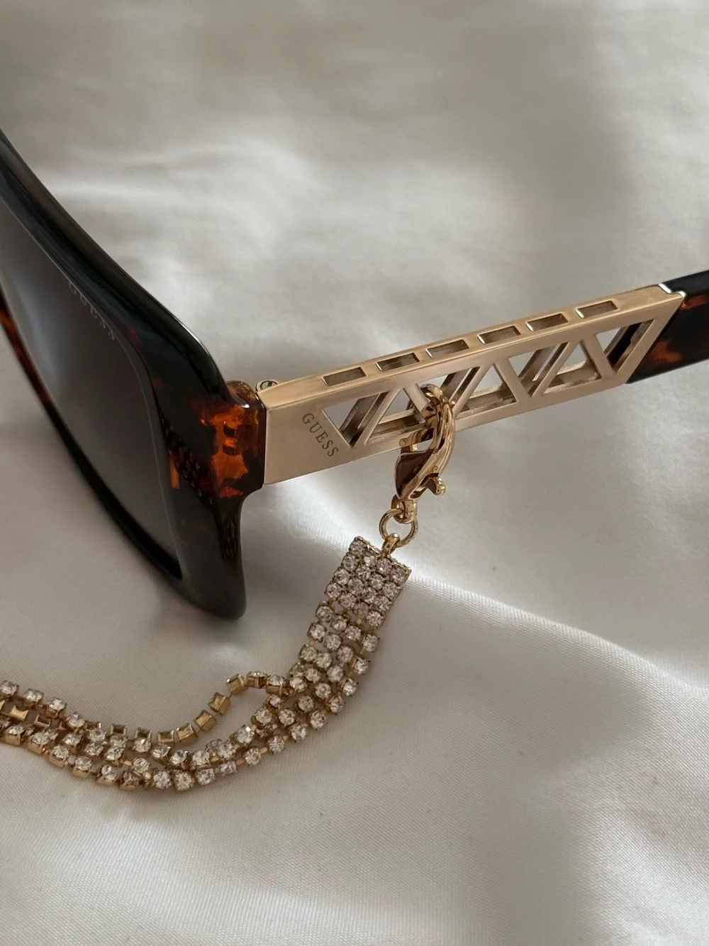 GUESS x Jennifer Lopez Oversized Square Tortoise Sunglasses Rhinestone Chain